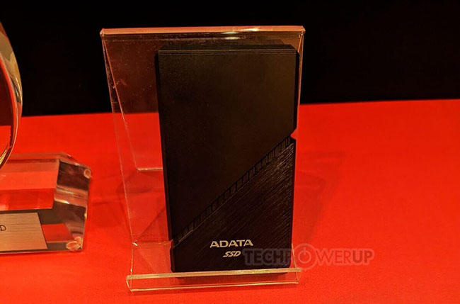 ADATA SE920 : un SSD portable USB4 à 3.800 Mo/s | Bhmag  ADATA SE920 : un SSD portable USB4 à 3.800 Mo/s