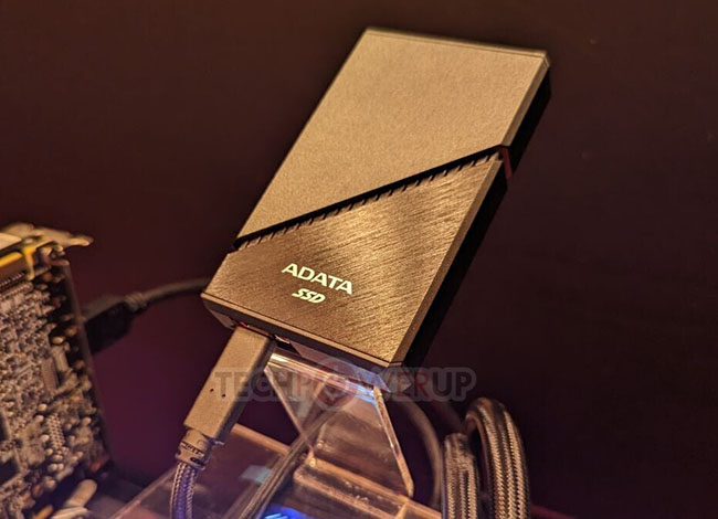 ADATA SE920 : un SSD portable USB4 à 3.800 Mo/s | Bhmag  ADATA SE920 : un SSD portable USB4 à 3.800 Mo/s
