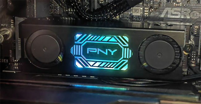 PNY Dual Fan : un dissipateur avec ventilos pour SSD M.2. | Bhmag  PNY Dual Fan : un dissipateur avec ventilos pour SSD M.2.