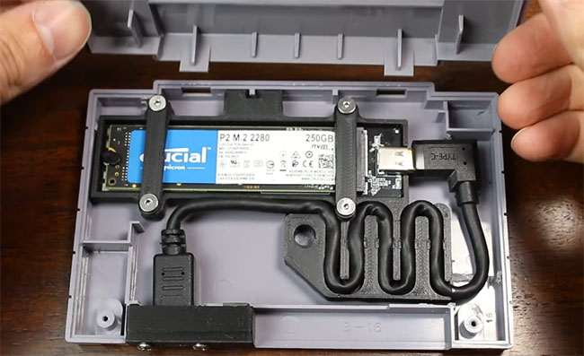 Insolite il fabrique un SSD portable avec une cartouche SNES | Bhmag un SSD portable avec une cartouche SNES