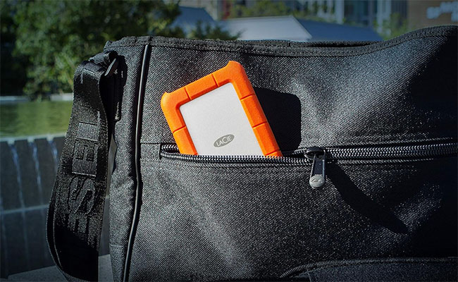 Black Friday : disques durs LaCie Rugged Mini à prix réduits | Bhmag Black Friday : disques durs LaCie Rugged Mini à prix réduits
