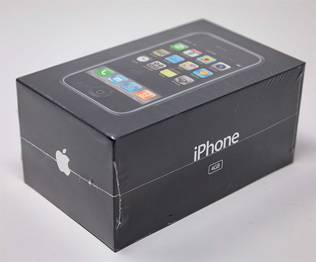 Avis aux collectionneurs : un iPhone edge aux enchères | Bhmag  Avis aux collectionneurs : un iPhone edge aux enchères