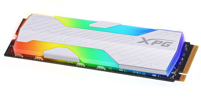 Si vous aimez les couleurs flashy, voilà un SSD RGB ADATA | Bhmag Si vous aimez les couleurs flashy, voilà un SSD RGB ADATA