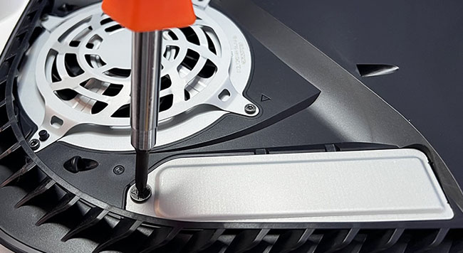 Si vous aimez les couleurs flashy, voilà un SSD RGB ADATA | Bhmag Si vous aimez les couleurs flashy, voilà un SSD RGB ADATA