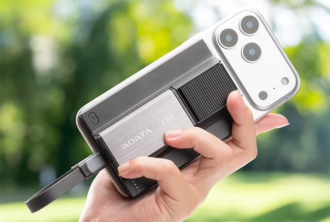  ADATA SR800 : produit 2-en-1 powerbank et SSD portabe