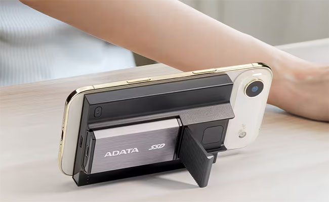 ADATA SR800 : produit 2-en-1 powerbank et SSD portabe | Bhmag  ADATA SR800 : produit 2-en-1 powerbank et SSD portabe