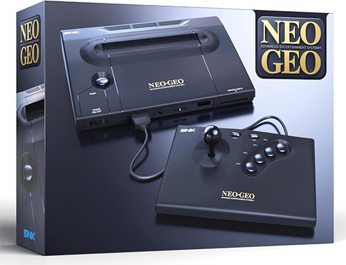 Boxed Neo Geo home arcade system with console and joystick controller, both showing NEOGEO branding. La Neo Geo fait le buzz et cartonne 35 ans après sa sortie