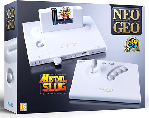 Boxed Neo Geo home console with white controller and a Metal Slug cartridge included. La Neo Geo fait le buzz et cartonne 35 ans après sa sortie