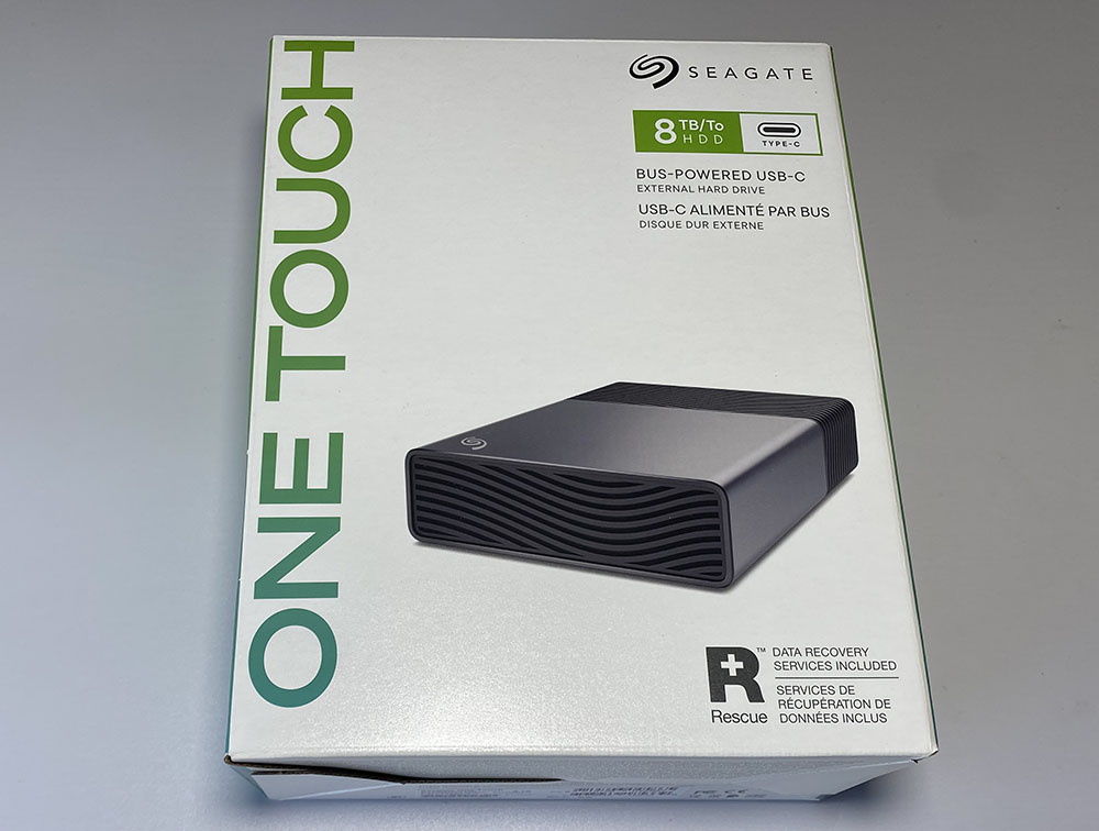 Test du disque dur externe 3,5" Seagate One Touch 8 To auto alimenté | Bhmag Seagate One Touch 8 TB USB‑C external hard drive packaging with a black drive image on the front. Test du disque dur externe 3,5" Seagate One Touch 8 To auto alimenté