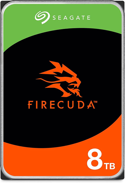 Seagate FireCuda 8TB external hard drive with a green top, black center, orange FireCuda logo, and an orange bottom showing 8 TB. Le disque dur Seagate Firecuda de 8 To coûte 222€
