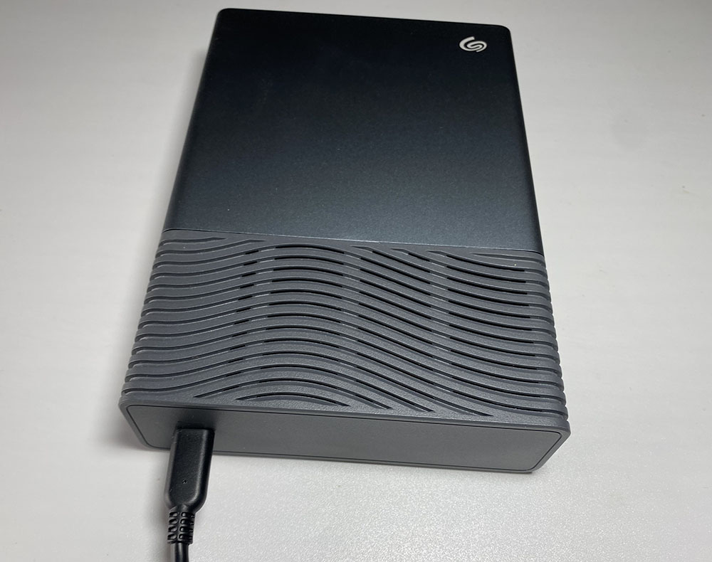 Test du disque dur externe 3,5" Seagate One Touch 8 To auto alimenté | Bhmag Test du disque dur externe 3,5" Seagate One Touch 8 To auto alimenté