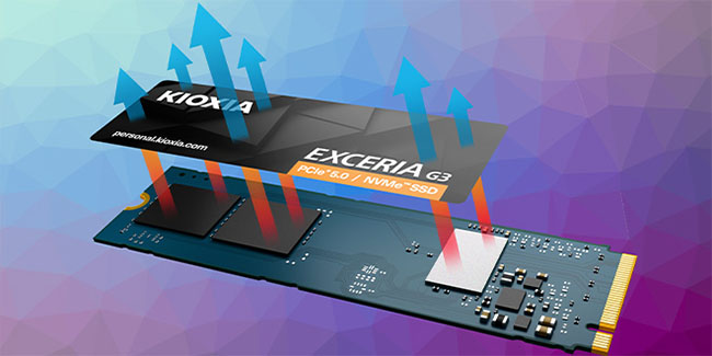 Le SSD Kioxia Exceria G3 existe maintenant en version 4 To | Bhmag Kioxia Exceria G3 NVMe PCIe M.2 SSD above a circuit board with upward blue arrows, illustrating fast data transfer. Le SSD Kioxia Exceria G3 existe maintenant en version 4 To